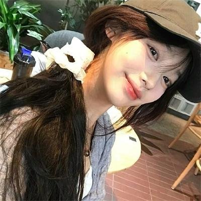 穿蓝衣的男孩